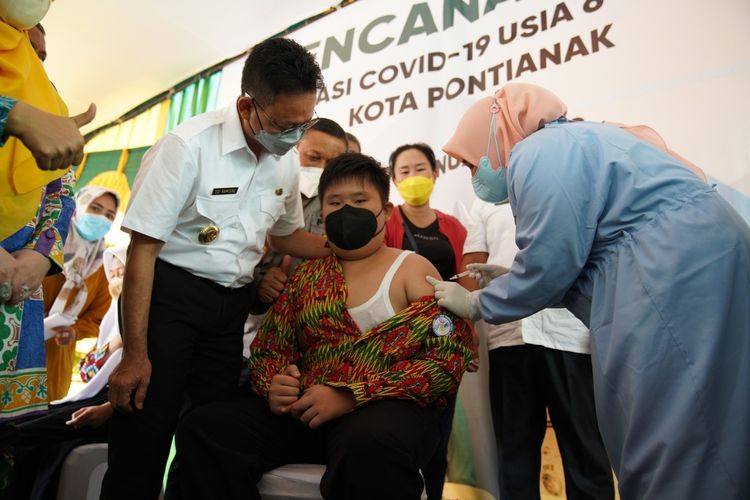 Wali Kota Pontianak, Kalimantan Barat (Kalbar) Edi Rusdi Kamtono menargetkan vaksinasi anak usia 6-11 tahun bisa mencapai lebih dari 60.000 jiwa.
