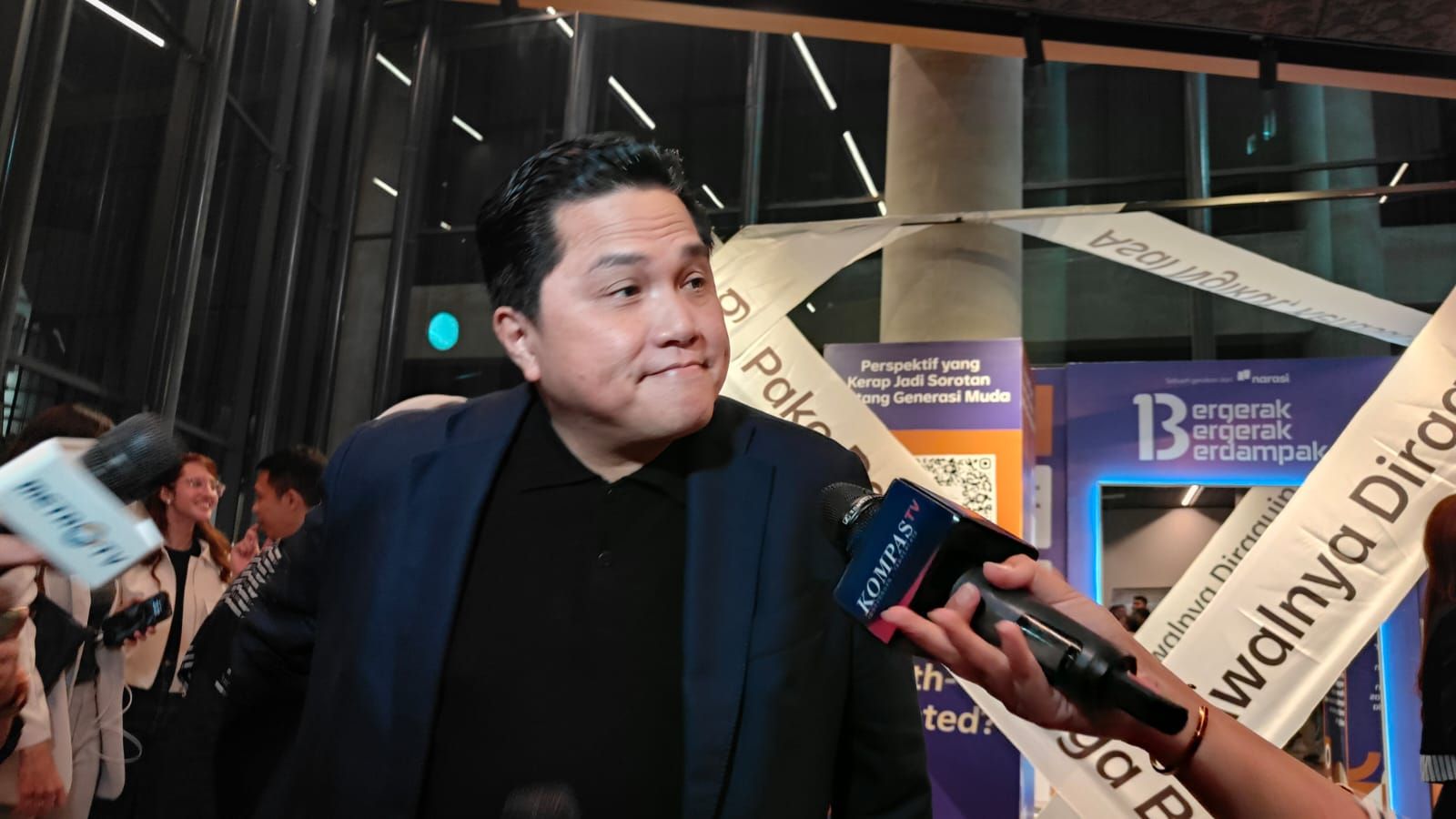 Ditanya Soal Pilot Garuda Pose Tiga Jari Bareng Mahfud, Erick Thohir: BUMN Kan Bukan ASN