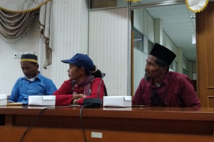 Perwakilan kelompok tani kelapa sawit Pulau Sebakis Kabupaten Nunukan Kaltara, mendatangi DPRD Nunukan meminta izin menjual TBS ke Malaysia