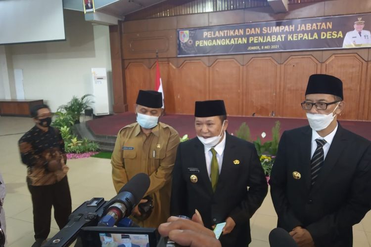 Bupati Jember Hendy Siswanto  saat usai pelantikan PJ kepala desa di Pemkab Jember Sabtu (8/5/2021)