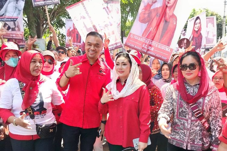 Tidak lagi ikut kontestasi Pileg 2024, anggota DPR RI periode 2019-2024 Paramitha Widya Kusuma memilih mengikuti kontestasi Pilkada Brebes, Jawa Tengah dengan mengambil formulir di Kantor DPC DPI-P Brebes, Sabtu (4/5/2024). 