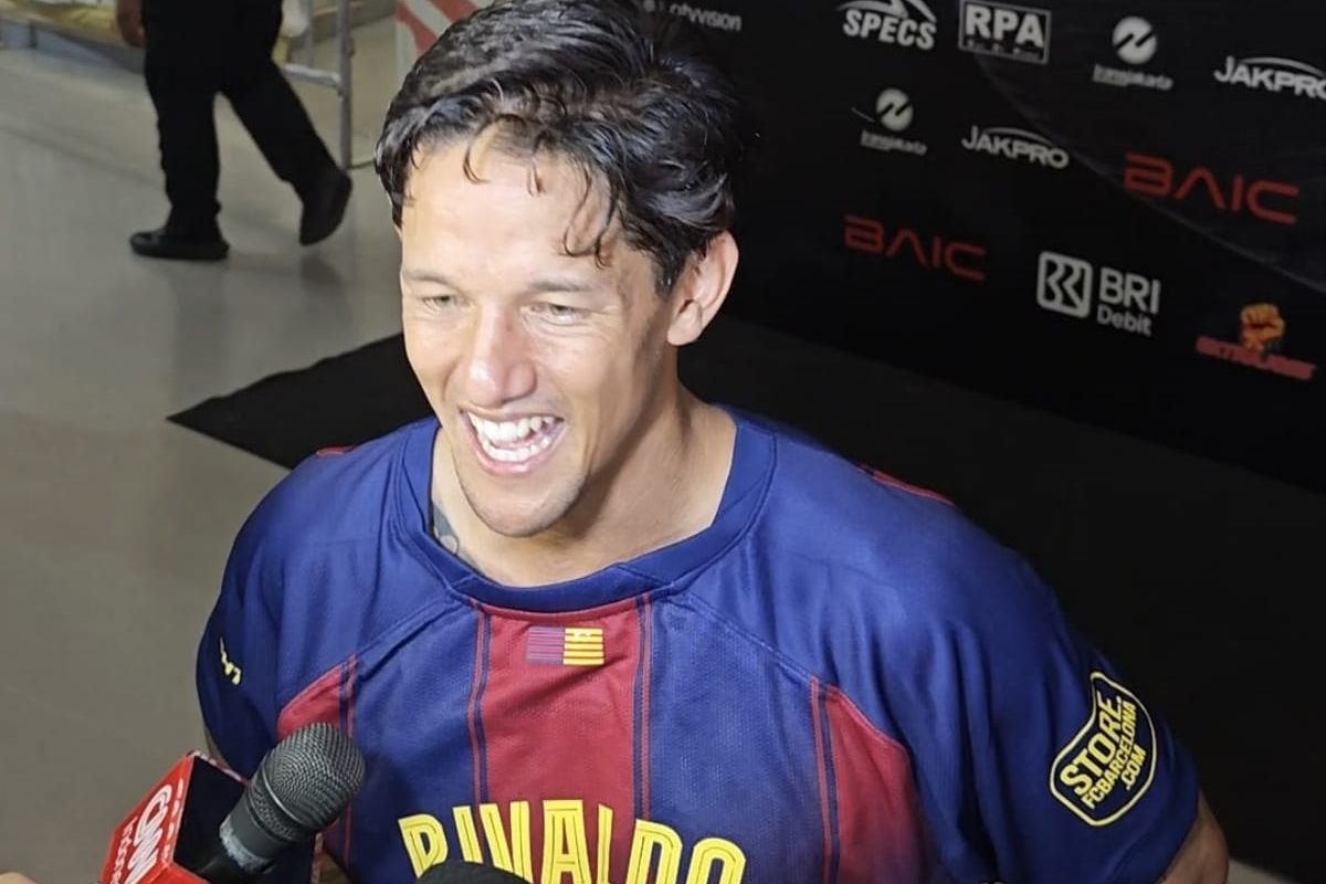 Keceriaan Irfan Bachdim Bisa Main dan Tukar Jersey dengan Rivaldo