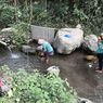 Warga Terpaksa Panen Salak karena Pohon Tertutup Abu Erupsi Semeru: Ini Saya Bawa ke Pengungsian...