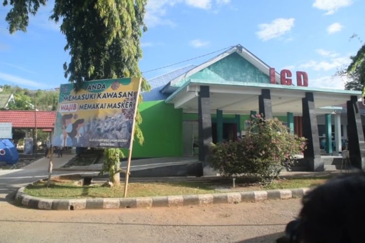 Seorang pasien covid -19 inisial LA (75), asal kota Baubau, Sulawesi Tenggara, diduga kabur dari ruang isolasi di rumah sakit umum daerah (RSUD) Baubau, Rabu ( 23 /9/2020) malam.