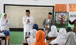 Kitab Kuning Masuk Kurikulum Sekolah Negeri di Purwakarta, Kenapa?