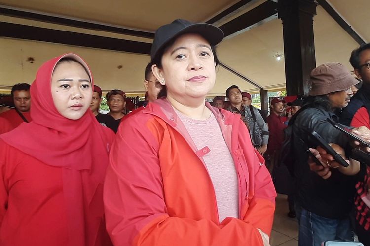 Ketua Dewan Perwakilan Rakyat Daerah Republik Indonesia (DPR RI), Puan Maharani menanggapi demo kepala desa saat berkunjung ke Purbalingga, Jawa Tengah, Kamis (1/2/2024).