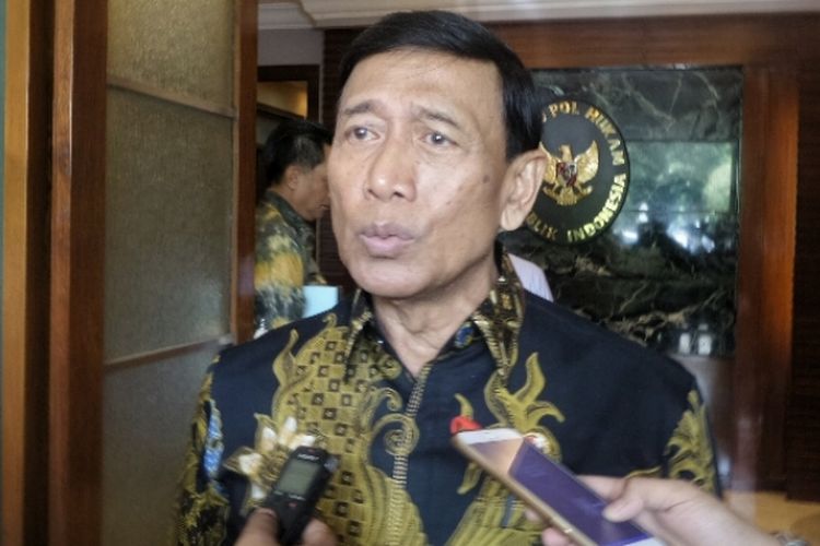 Menko Polhukam Wiranto saat memberikan keterangan usai bertemu Dubes Amerika Serikat Joseph R. Donovan Jr, di kantor Kemenko Polhukam, Jakarta Pusat, Senin (13/3/2017).