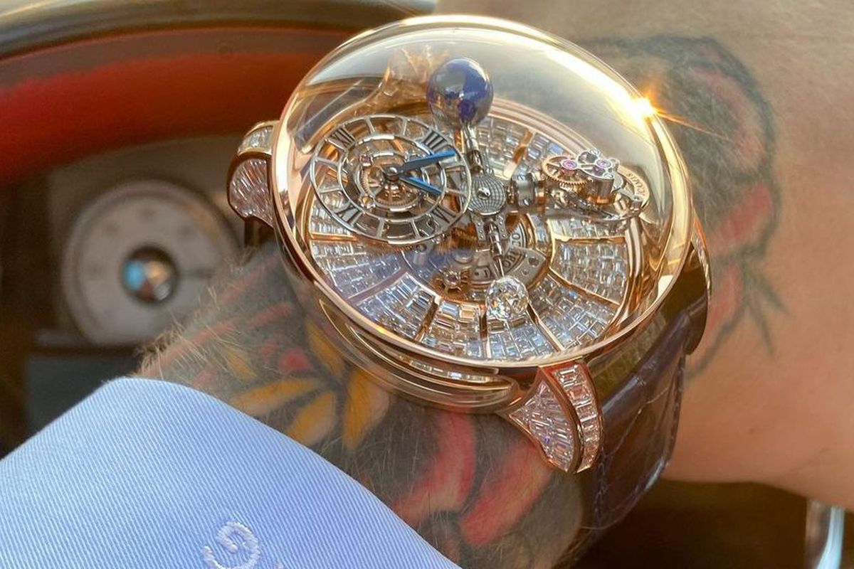 Salah satu koleksi jam tangan Conor McGregor,  Jacob & Co. Astronomia ?Baguette? Tourbillon