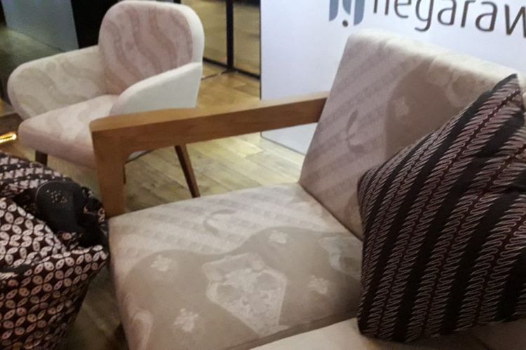 Fabelio berkolaborasi dengan Negarawan memproduksi furnitur bermotif batik.