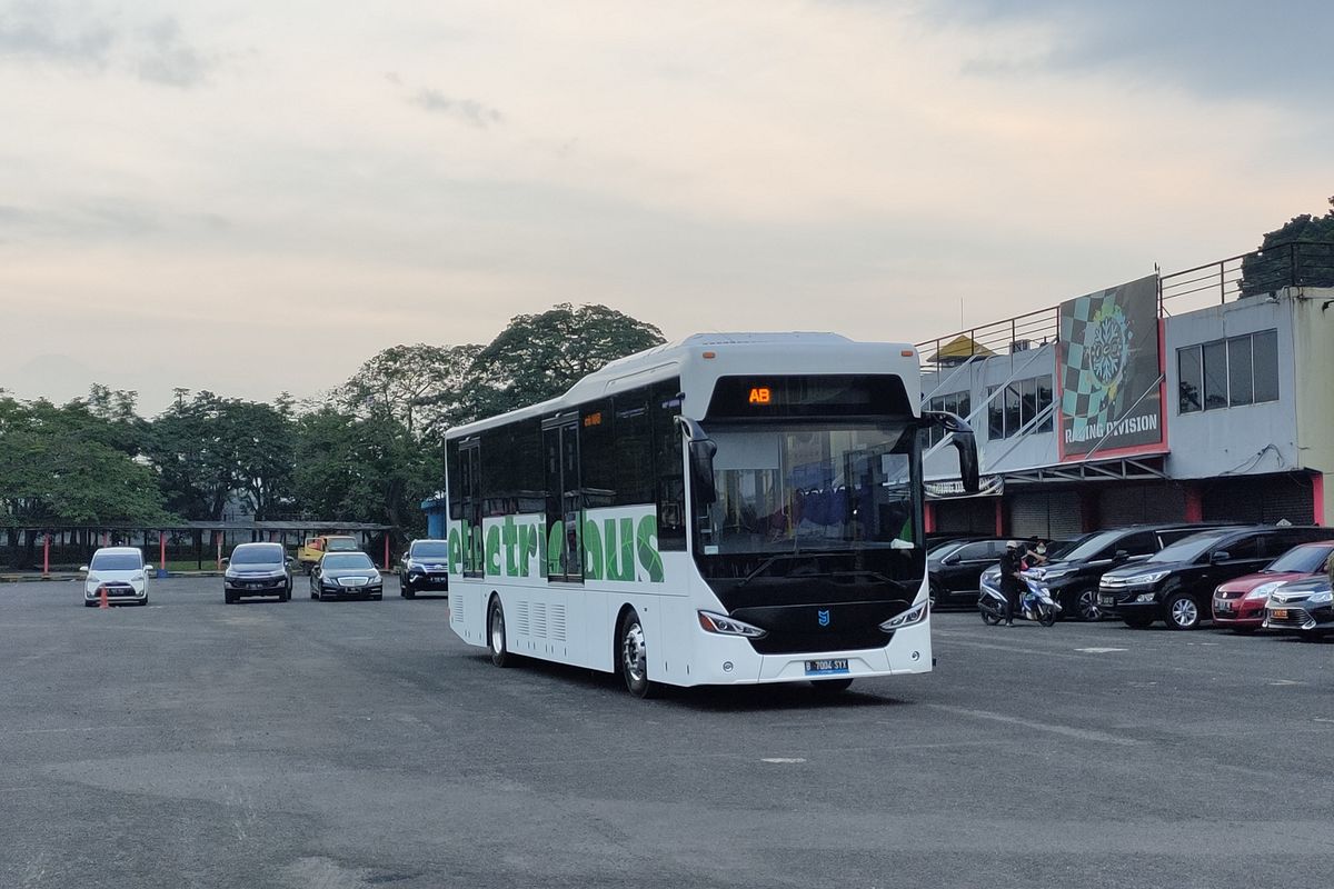 Bus listrik PT MAB