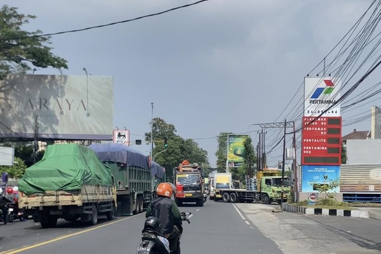 Perjalanan Terhambat karena Antre Solar Berjam-jam di Malang, Sopir Bus: Pakai Dexlite Rugi