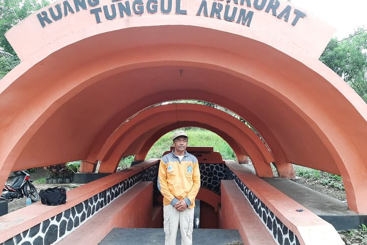 Sukirno saat berada di bunker Tunggularum, Wonokerto, Turi, Sleman. Sukirno merupakan salah satu korban selamat saat peristiwa erupsi Gunung Merapi tahun 1994