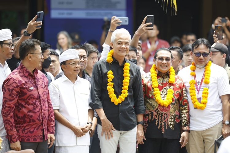 Bakal calon presiden Ganjar Pranowo saat berada di Bali, Rabu (1/11/2023) didampingi Ketua DPD PDI-P Bali, Wayan Koster.