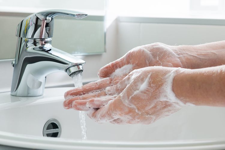 Ilustrasi cuci tangan, hari cuci tangan sedunia. Cara cegah kulit rusak karena keseringan cuci tangan.