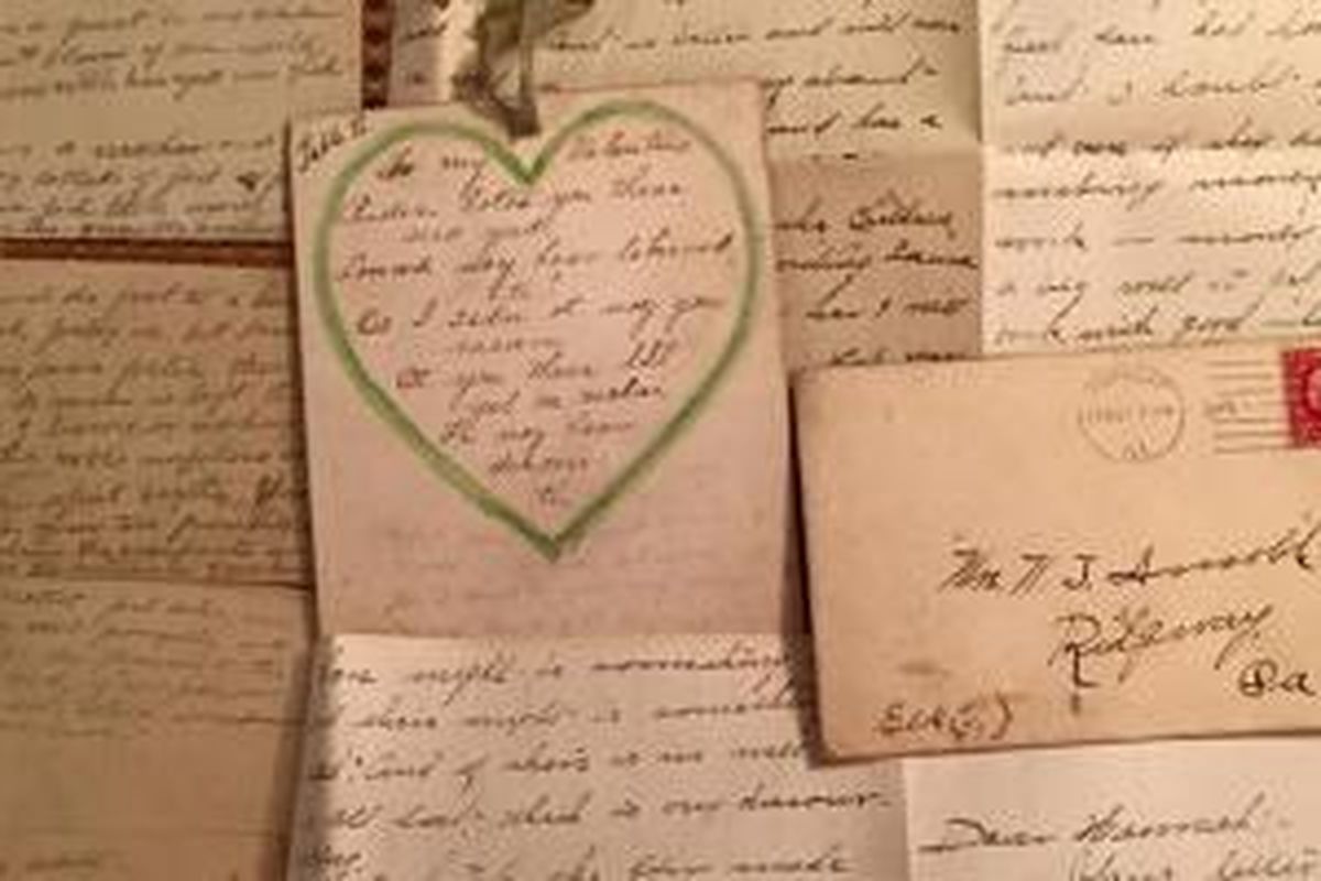Surat cinta berusia 100 tahun yang ditemukan Gina Teliho di loteng rumahnya. 