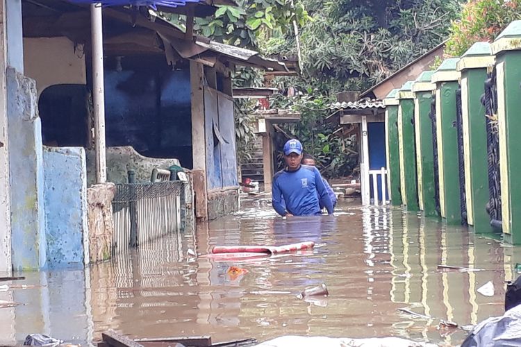 Banjir merendam wilayah RW 05, Kelurahan Cawang, Kramat Jati, Jakarta Timur, Kamis (20/2/2020).