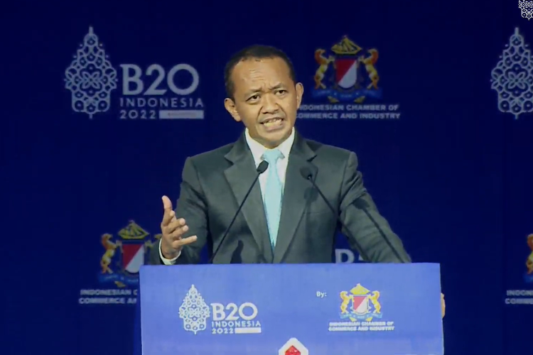 Menteri Investasi Bahlil Lahadalia memberikan sambutan di acara B20 Summit Day 1 yang berlangsung di Nusa Dua, Bali, Minggu (13/11/2022). Bahlil menyentil perbankan karena program KUR tanpa agunan mandek.