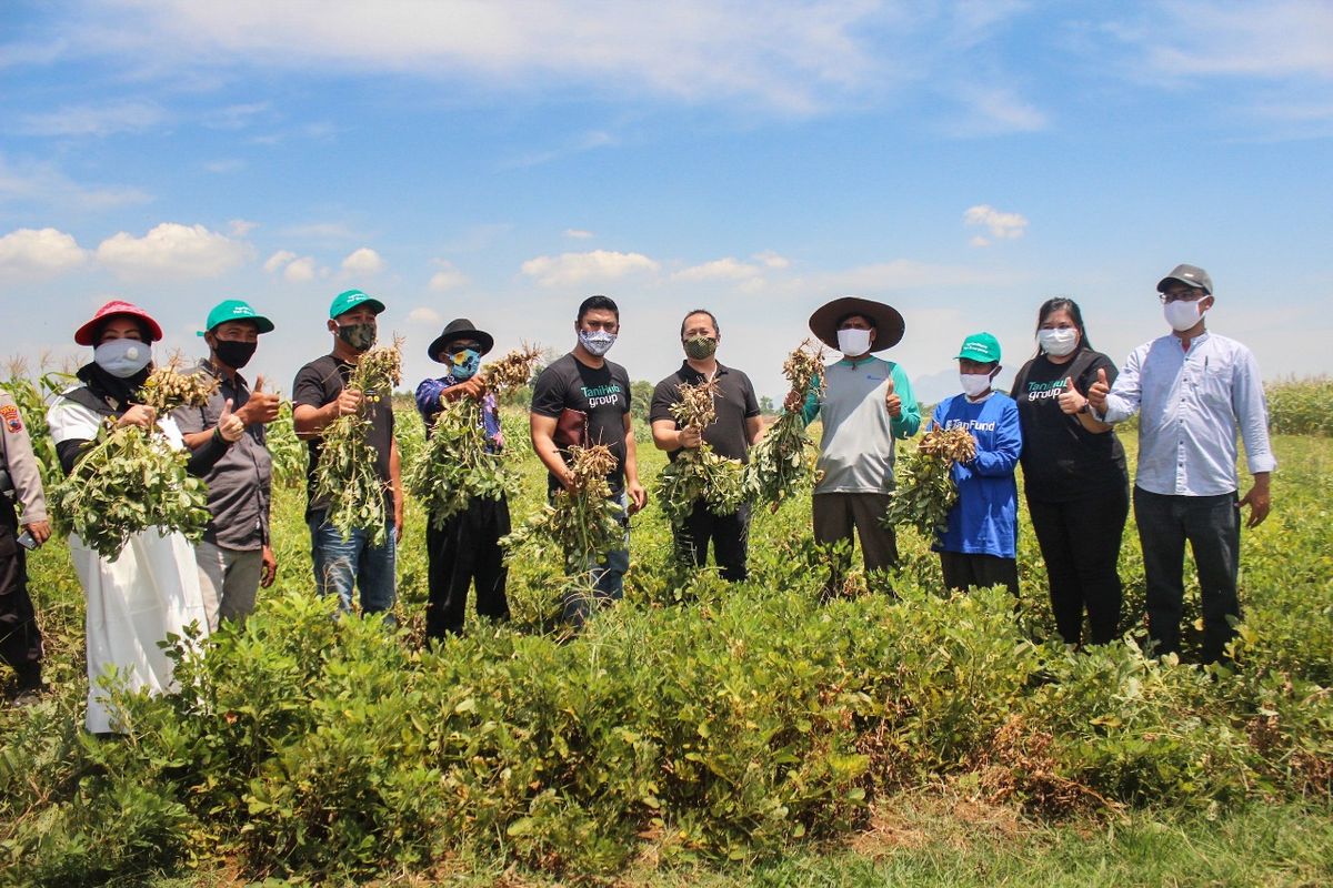 Tanihub Group bersama dengan para petani