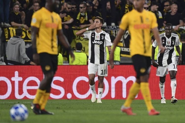 Paulo Dybala (tengah) melakukan selebrasi seusai mencetak gol dalam duel Juventus vs Young Boys pada pertandingan lanjutan Liga Champions di Stadion Allianz, 2 Oktober 2018. 