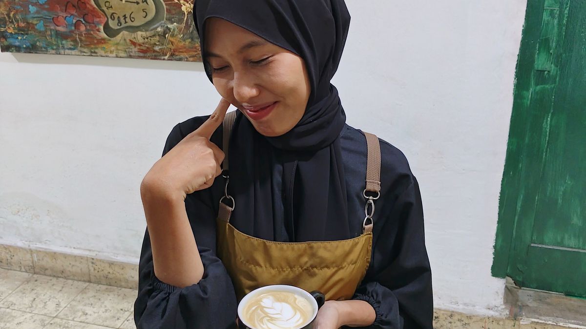 Kerja Sesuai Jurusan Justru Digaji Kecil, Kisah Lulusan S1 Memilih Jadi Barista hingga Ojol