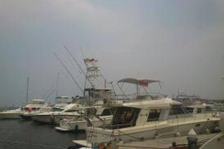 Yacht yang terparkir di Batavia Marina, Pelabuhan Sunda Kelapa, Jakarta Utara.