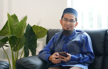 Potret Ustaz Adi Hidayat, pendakwah Islam Indonesia