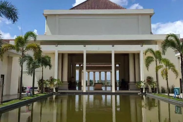 Gedung Kantor Pemerintah Kabupaten Ogan Ilir Sumatera Selatan dimana ada 9 orang tenaga kebersihan yang positif Covid 19.