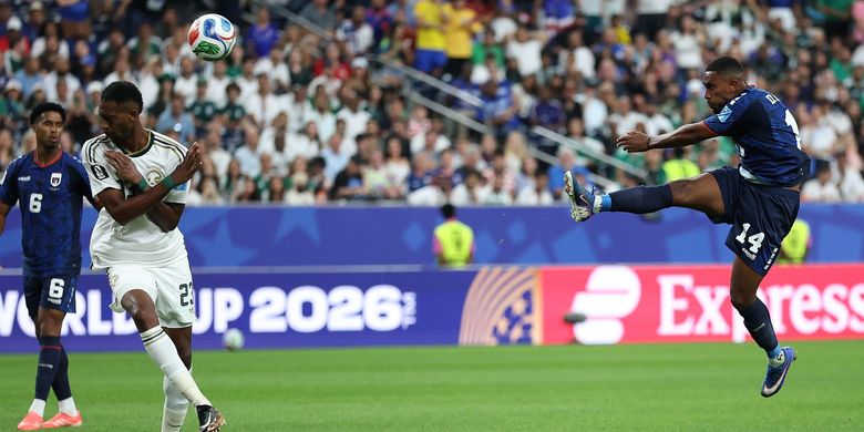Gelandang serang timnas Cape Verde, Deroy Duarte (kanan)menjadi man of the match dalam laga Grup H Piala Dunia 2026 Cape Verde vs Arab Saudi. Kisah kegemilangan Cape Verde berlanjut ke babak 32 besar Piala Dunia 2026 usai wakil Afrika itu menahan imbang Arab Saudi 0-0 pada hari Sabtu (27/6/2026).