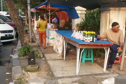 Pedagang Bunga Musiman Mulai Berjualan di TPU Karet Bivak