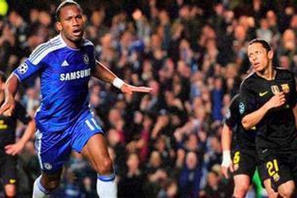 Striker Chelsea, Didier Drogba, merayakan golnya ke gawang Barcelona pada leg pertama semifinal Liga Champions di Stadion Stamford Bridge, Rabu atau Kamis (19/4/2012) dini hari WIB. Gol Drogba itu memastikan kemenangan Chelsea 1-0.