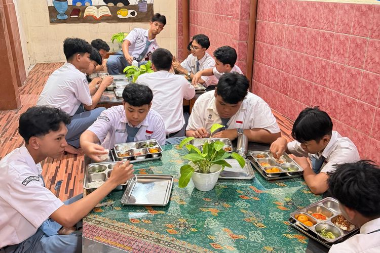 Setahun Terima Program MBG, Guru-Siswa SMAN 25 Jakpus Ungkap Apresiasi dan Catatan