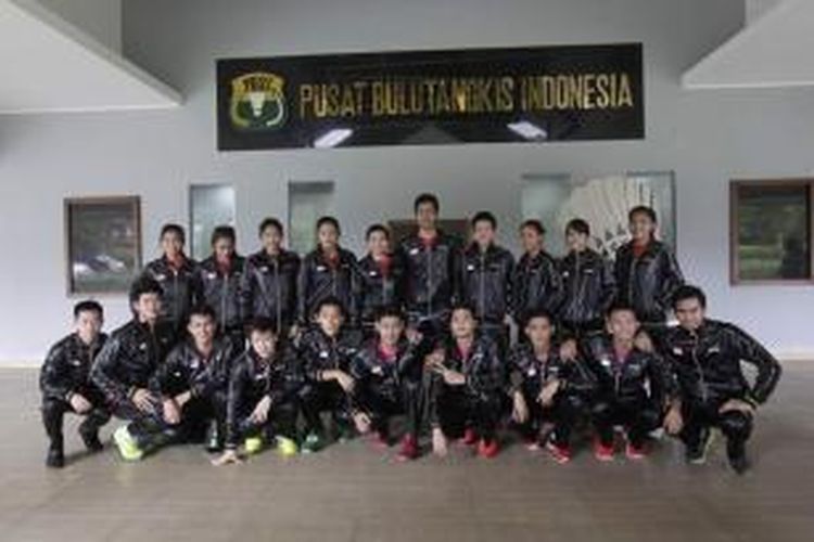 Tim Piala Sudirman Indonesia berpose bersama di pelatnas bulu tangkis Cipayung, Selasa (5/5/2015).