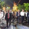 Kaleidoskop 2022: Aksi Tak Terduga Presiden Perancis, Jalan Kaki hingga Gendong Balita usai Jamuan Makan Malam KTT G20 di Bali