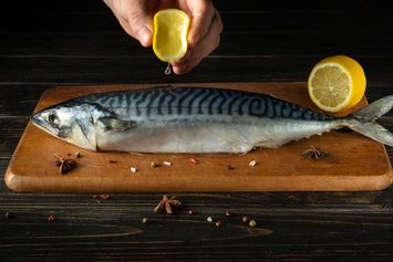 3 Cara Bersihkan Ikan agar Tidak Amis Menurut Koki, Jangan Pakai Lemon