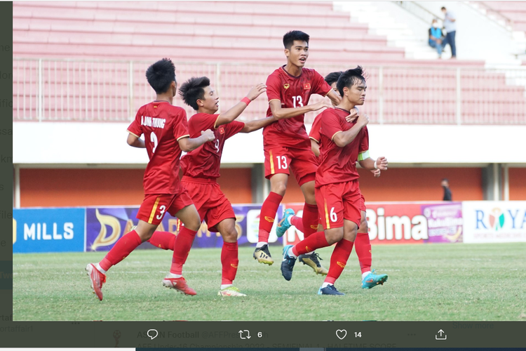 Tangkapan layar Twitter resmi @AFFPresse yang memuat momen laga Thailand vs Vietnam pada semifinal Piala AFF U16 2022 di Stadion Maguwoharjo, Sleman, Yogyakarta, Rabu (10/8/2022) sore WIB. Hasilnya, timnas U16 Vietnam berhasil memenangi laga dengan skor 2-0 dan berhak melaju ke final Piala AFF U16 2022.