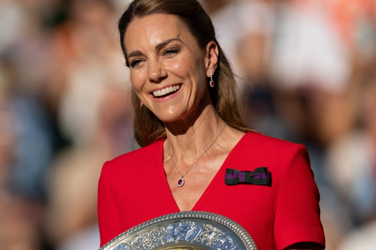 Merah Ceri dan Olive Jadi Pilihan Kate Middleton Menutup Wimbledon 2026