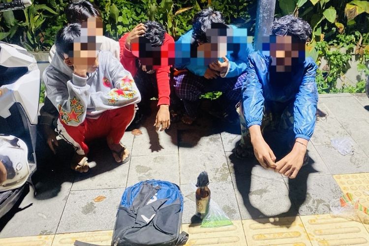 Bawa Sajam dan Bom Molotov, 12 Remaja Ditangkap Saat Hendak Menyusup Demo di DPRD Kalbar