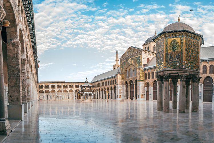 Masjid Umayyad juga dikenal sebagai Masjid Agung Damaskus yang berada di Damaskus, Suriah. Salah satu kota termurah di dunia 2023 dalam laporan Worldwide Cost of Living 2023
