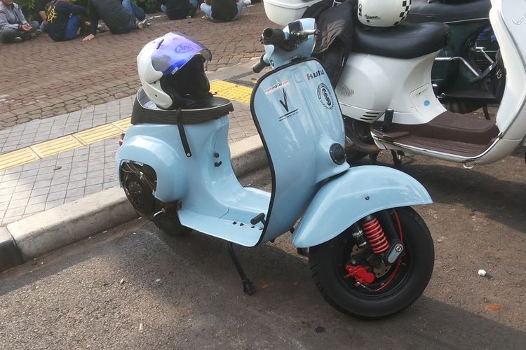 Vespa generasi lawas tipe Special 90 atau biasa juga disebut dengan Vespa Darling.