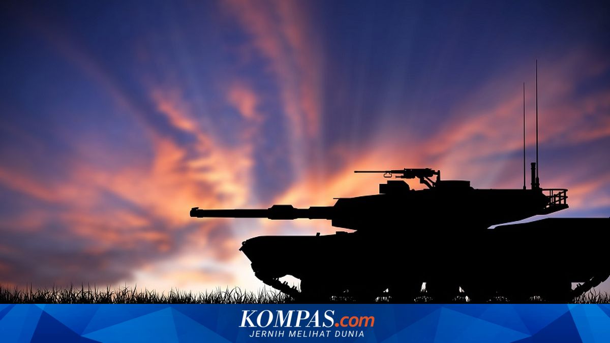 US Delays Europe Weapon Shipments, Taps Auto Giants for Production