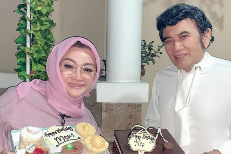 Pasangan suami istri Ricca Rachim dan Rhoma Irama.