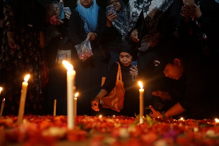 Doa Bersama untuk Korban Kecelakaan KRL di Stasiun Bekasi Timur