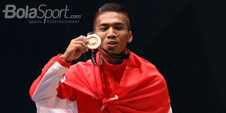 Atlet angkat besi Indonesia, Deni, saat tampil di nomor angkat besi kelas 69 Kg pada SEA Games 2017 di Mitec, Kuala Lumpur, Malaysia, Selasa (29/8/2017).