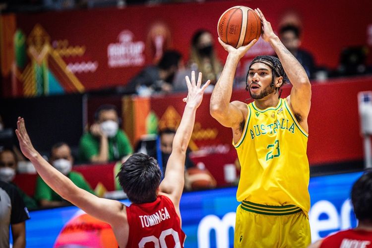 Timnas basket Australia memetik kemenangan saat melawan Jepang pada babak perempat final FIBA Asia Cup 2022 di Istora Senanyan, Jakarta, Kamis (21/7/2022).