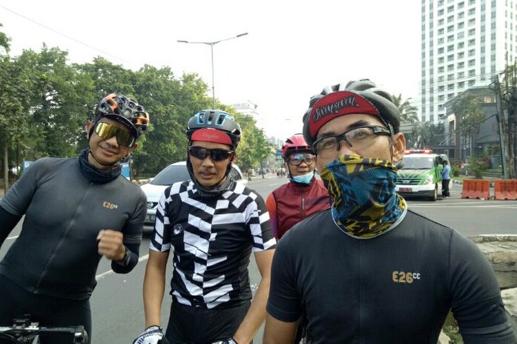 Pesepeda road bike, Baskoro menanggapi keputusan Pemprov DKI yang memperbolehkan road bike melintas di luar jalur khusus merupakan hal yang positif bagi para pegiat sepeda road bike. Hal itu dikatakannya saat ditemui di kawasan Karet Tengsin, Tanah Abang, Jakarta Pusat, Sabtu (5/6/2021).
