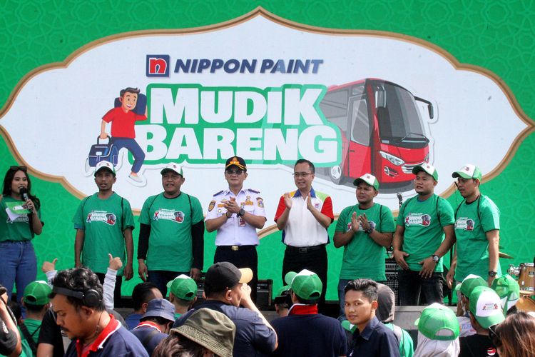 Nippon Paint menyelenggaran program Mudik Bareng untuk pekerja bangunan beserta keluarganya ke banyak kota tujuan di Jawa, Sabtu (15/4/2023).