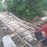 Viral Video Pengendara Motor Pingsan Jatuh dari Atas Jembatan Kayu Keropos di Grobogan