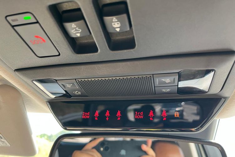 Terdapat fitur indikator seat belt bagi penumpang baris kedua dan ketiga Mitsubishi Destinator