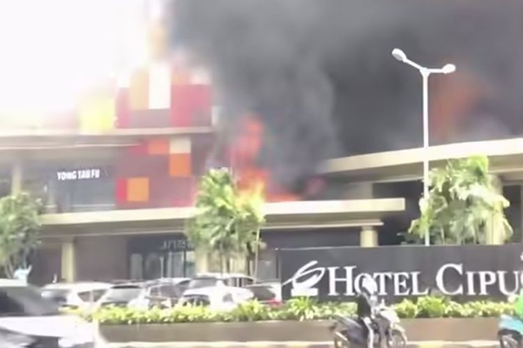 Mal Ciputra Cibubur Kebakaran Akibat Las Signage, Begini Profilnya