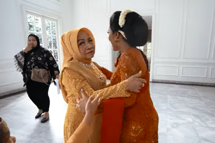 Krisdayanti bertemu dengan ibunda Anang Hermansyah